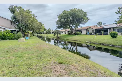 2011 E Discovery Cir E, Deerfield Beach, FL 33442 - Photo 35
