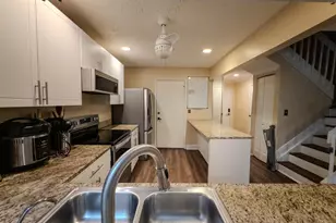 2011 E Discovery Cir E, Deerfield Beach, FL 33442 - Photo 11