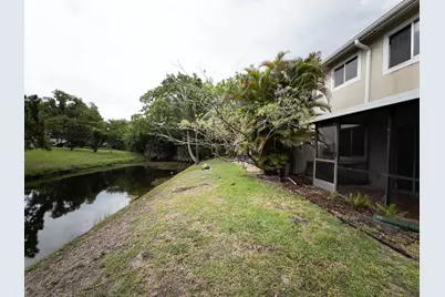 2011 E Discovery Cir E, Deerfield Beach, FL 33442 - Photo 7