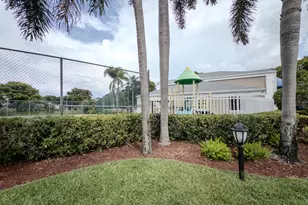 2011 E Discovery Cir E, Deerfield Beach, FL 33442 - Photo 35