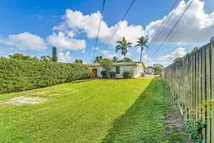 4681 SW 43rd Terrace, Dania Beach, FL 33314 - Photo 3