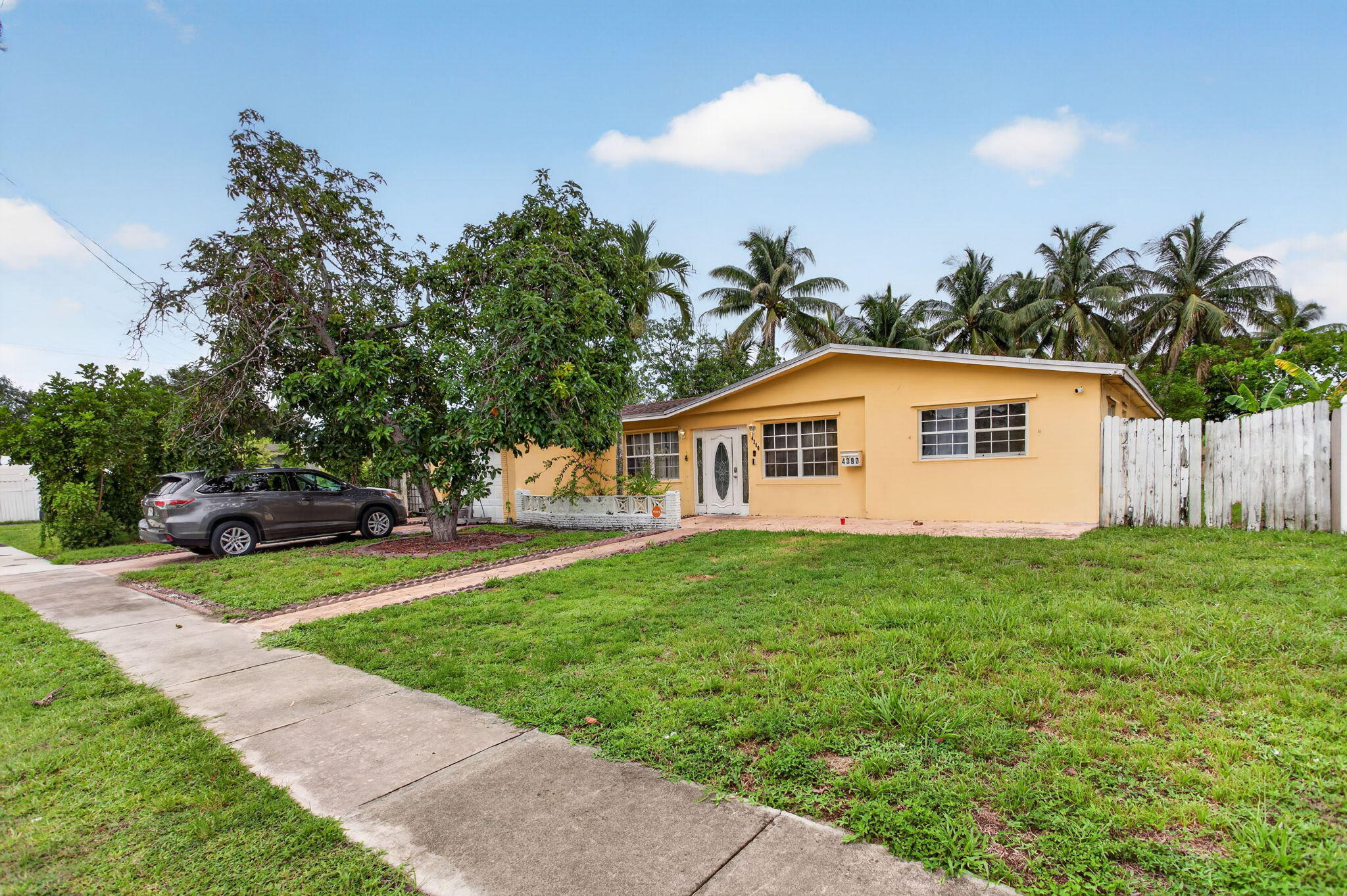 4390 NW 35th Ave - 4390 NW 35th Ave, Lauderdale Lakes, FL 33309 Luxury Property | Jose Angel Pina