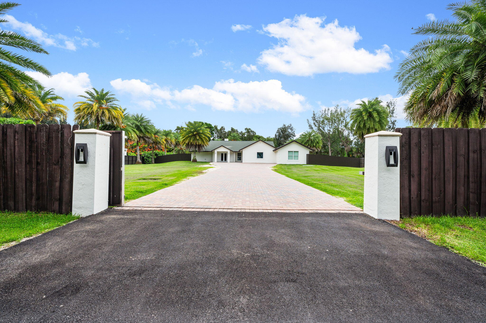 5700 SW 196th Ln - 5700 SW 196th Ln, Southwest Ranches, FL 33332 Luxury Property | Jose Angel Pina