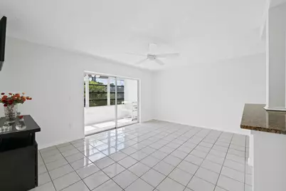 5190 E Sabal Palm Boulevard #209, Tamarac, FL 33319 - Photo 9