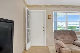 680 Horizon W, Boynton Beach, FL 33435 - Photo 5