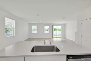 636 Salisbury Cir, Fort Pierce, FL 34982 - Photo 3