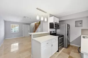 905 NE 28th St, Wilton Manors, FL 33334 - Photo 1