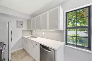 905 NE 28th St, Wilton Manors, FL 33334 - Photo 3