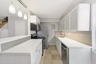905 NE 28th St, Wilton Manors, FL 33334 - Photo 9