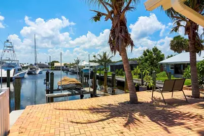 137 Queens Road, Fort Pierce, FL 34949 - Photo 1