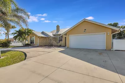 137 Queens Road, Fort Pierce, FL 34949 - Photo 3