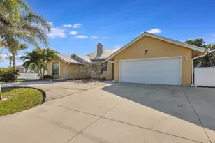 137 Queens Rd, Fort Pierce, FL 34949 - Photo 3