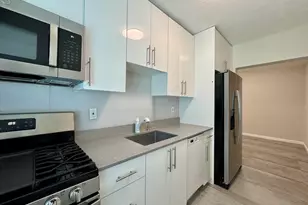 935 8th St, Miami Beach, FL 33139 - Photo 15