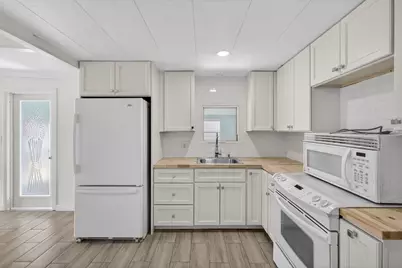 8420 SE Eagle Avenue, Hobe Sound, FL 33455 - Photo 11
