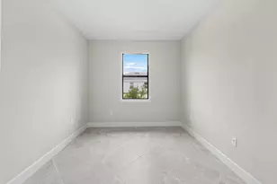 3922 E Hampton Cir, Alva, FL 33920 - Photo 13