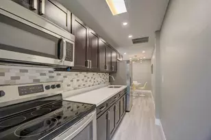 1425 NE 26th Dr, Wilton Manors, FL 33334 - Photo 9