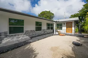1425 NE 26th Dr, Wilton Manors, FL 33334 - Photo 1