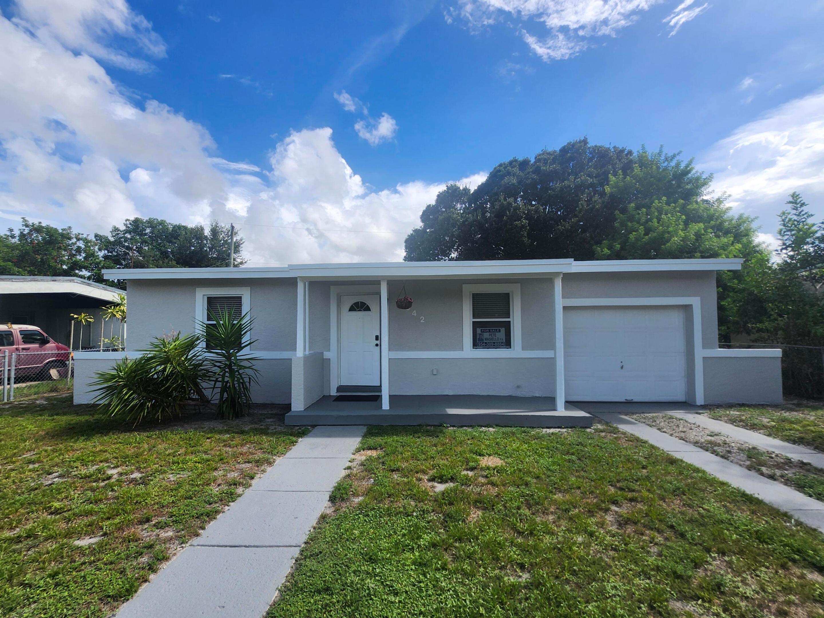 942 NW 12th St main architectural view