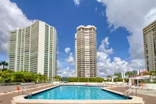 20185 E Country Club Dr, Miami, FL 33180 - Photo 43
