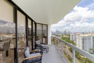 20185 E Country Club Dr, Miami, FL 33180 - Photo 23