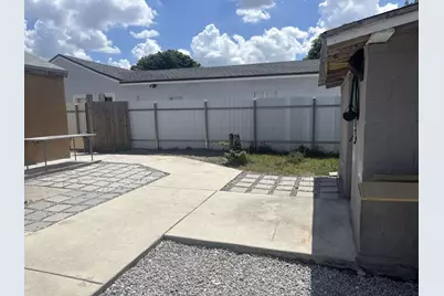 750 NE 4th Place, Hialeah, FL 33010 - Photo 3