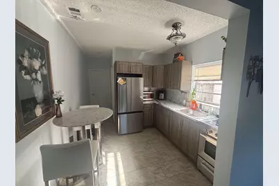 750 NE 4th Place, Hialeah, FL 33010 - Photo 19
