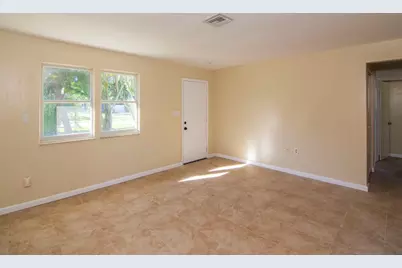 8604 Brookline Avenue, Fort Pierce, FL 34951 - Photo 9