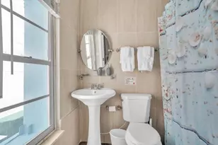 324 Indiana St, Hollywood, FL 33019 - Photo 13