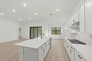 2107 Freemont Dr, Naples, FL 34120 - Photo 9