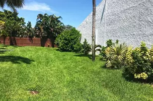 414 NE 195th St, Miami, FL 33179 - Photo 7