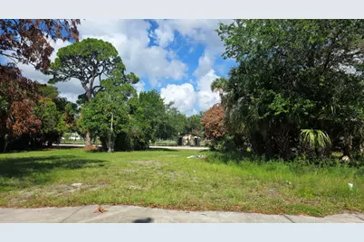 407 Dundas Court, Fort Pierce, FL 34950 - Photo 5