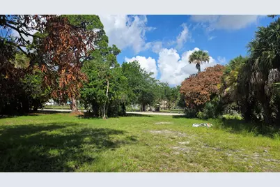 407 Dundas Court, Fort Pierce, FL 34950 - Photo 9