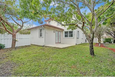 218 NW 75th Terrace, Plantation, FL 33317 - Photo 5
