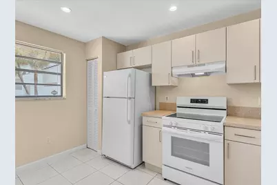 299 NW 36th Avenue, Deerfield Beach, FL 33442 - Photo 9