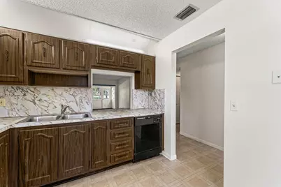 713 Nantucket Circle #B, Lake Worth, FL 33467 - Photo 5