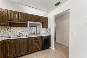 713 Nantucket Cir, Lake Worth, FL 33467 - Photo 5