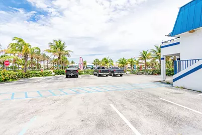 1281 Plaza Circle, Riviera Beach, FL  - Photo 7