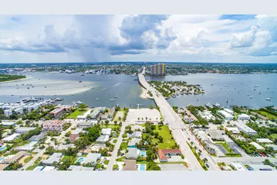 1281 Plaza Circle, Riviera Beach, FL  - Photo 37