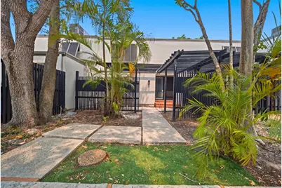 1391 E Golfview Drive #1391, Pembroke Pines, FL 33026 - Photo 1