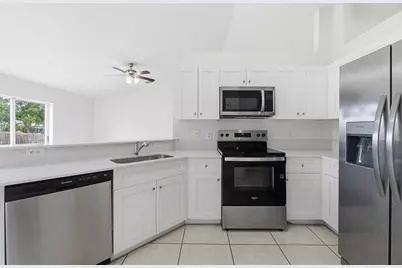 201 SW Amesbury Avenue, Port Saint Lucie, FL 34953 - Photo 11