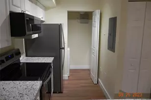 577 SW 111th Ln, Pembroke Pines, FL 33025 - Photo 5