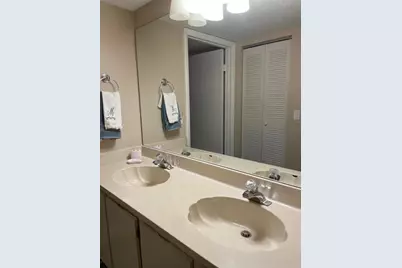 7879 Willow Spring Circle #913, Lake Worth, FL 33467 - Photo 9