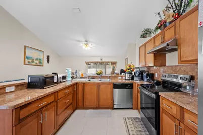 16146 NW 14th Court, Pembroke Pines, FL 33028 - Photo 17