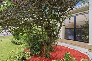 383 SE Whitmore Dr, Port Saint Lucie, FL 34984 - Photo 9