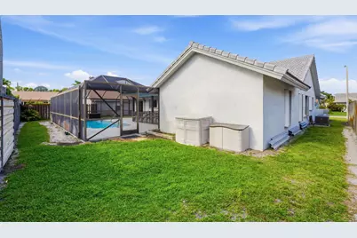 9284 Laurel Green Drive, Boynton Beach, FL 33437 - Photo 35