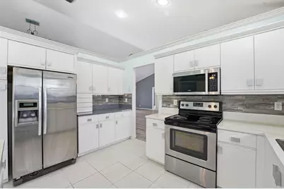 9284 Laurel Green Drive, Boynton Beach, FL 33437 - Photo 13
