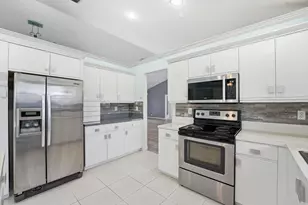 9284 Laurel Green Dr, Boynton Beach, FL 33437 - Photo 13