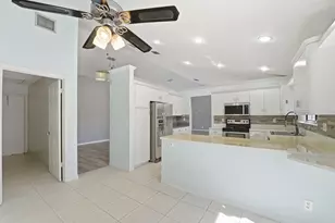 9284 Laurel Green Dr, Boynton Beach, FL 33437 - Photo 11