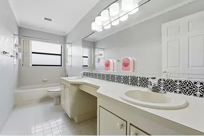 9284 Laurel Green Drive, Boynton Beach, FL 33437 - Photo 25