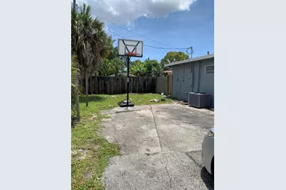 240 NW 38th Avenue, Lauderhill, FL 33311 - Photo 39